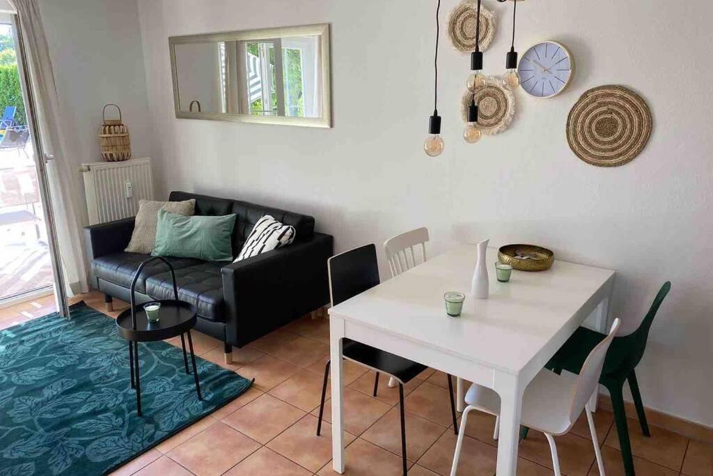 Die Seeblume - Ferienwohnung Mit Pool Und Seeblick Bodman-Ludwigshafen Bagian luar foto