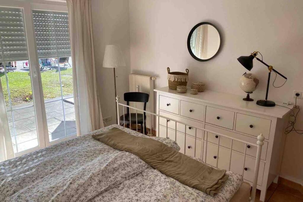 Die Seeblume - Ferienwohnung Mit Pool Und Seeblick Bodman-Ludwigshafen Bagian luar foto
