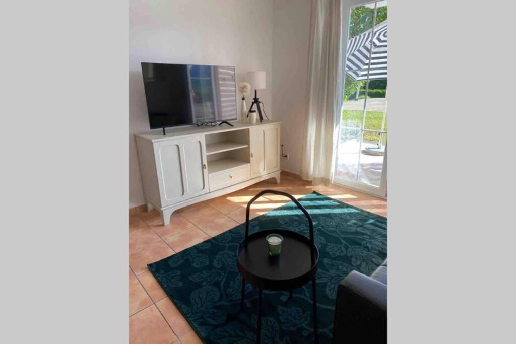 Die Seeblume - Ferienwohnung Mit Pool Und Seeblick Bodman-Ludwigshafen Bagian luar foto