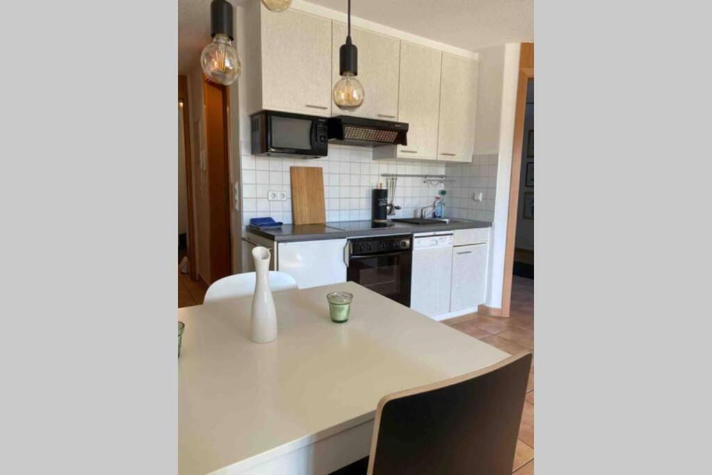 Die Seeblume - Ferienwohnung Mit Pool Und Seeblick Bodman-Ludwigshafen Bagian luar foto